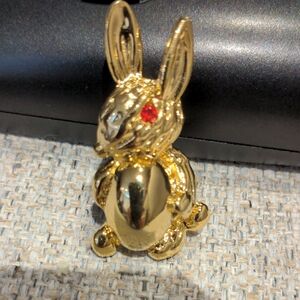 Fashion Jewelry Gold Rabbit Brooch with Red Eye Accent